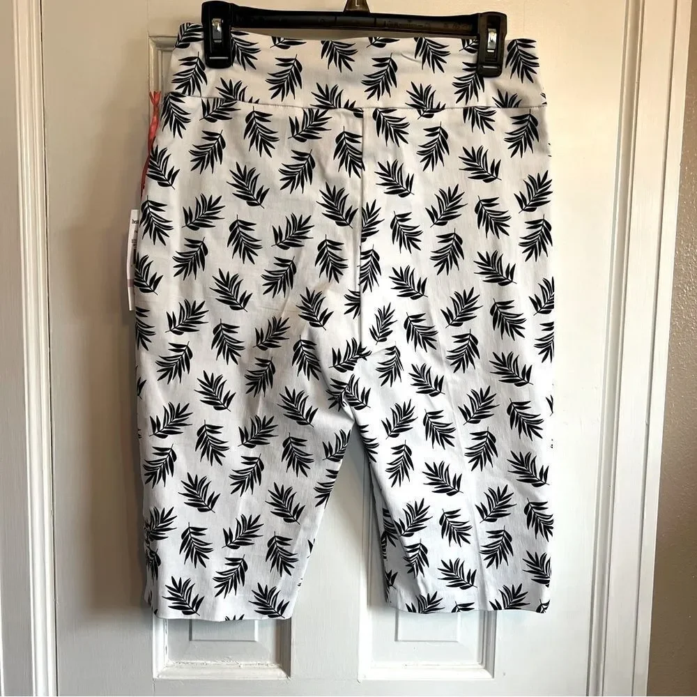 Hearts of Palm Capri Shorts - Picture 3 of 9